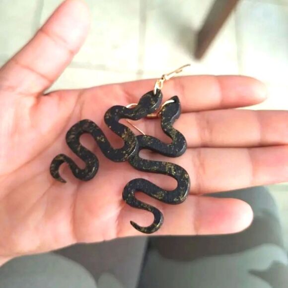 Hand crafted snake earrings - Picture 5 of 6
